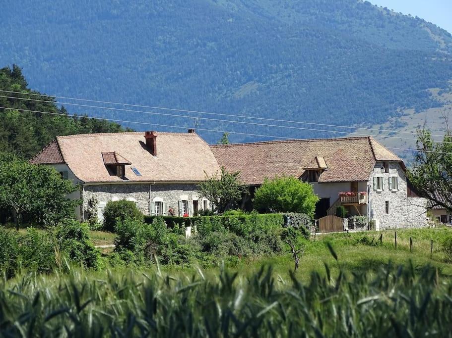 Gite De Charme : La Grange Au Lac Azur Treffort  Eksteriør bilde